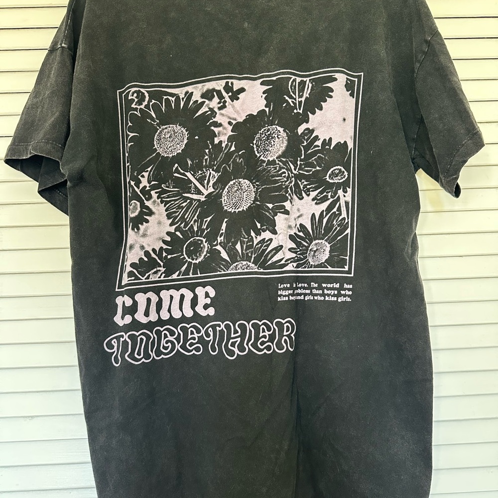 Black Graphic T-Shirt Love Always Wins Floral Design